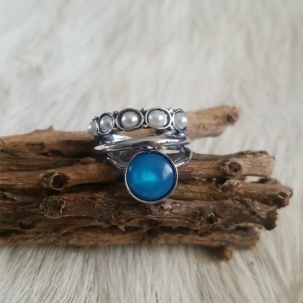 Blue Solitaire Ring - Picture 4 of 8